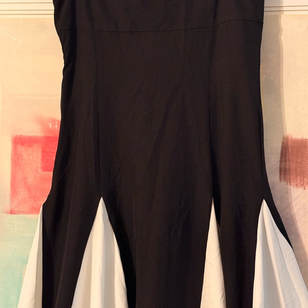 Commense Black and White Strapless Flared Gown - Picture 4 of 5
